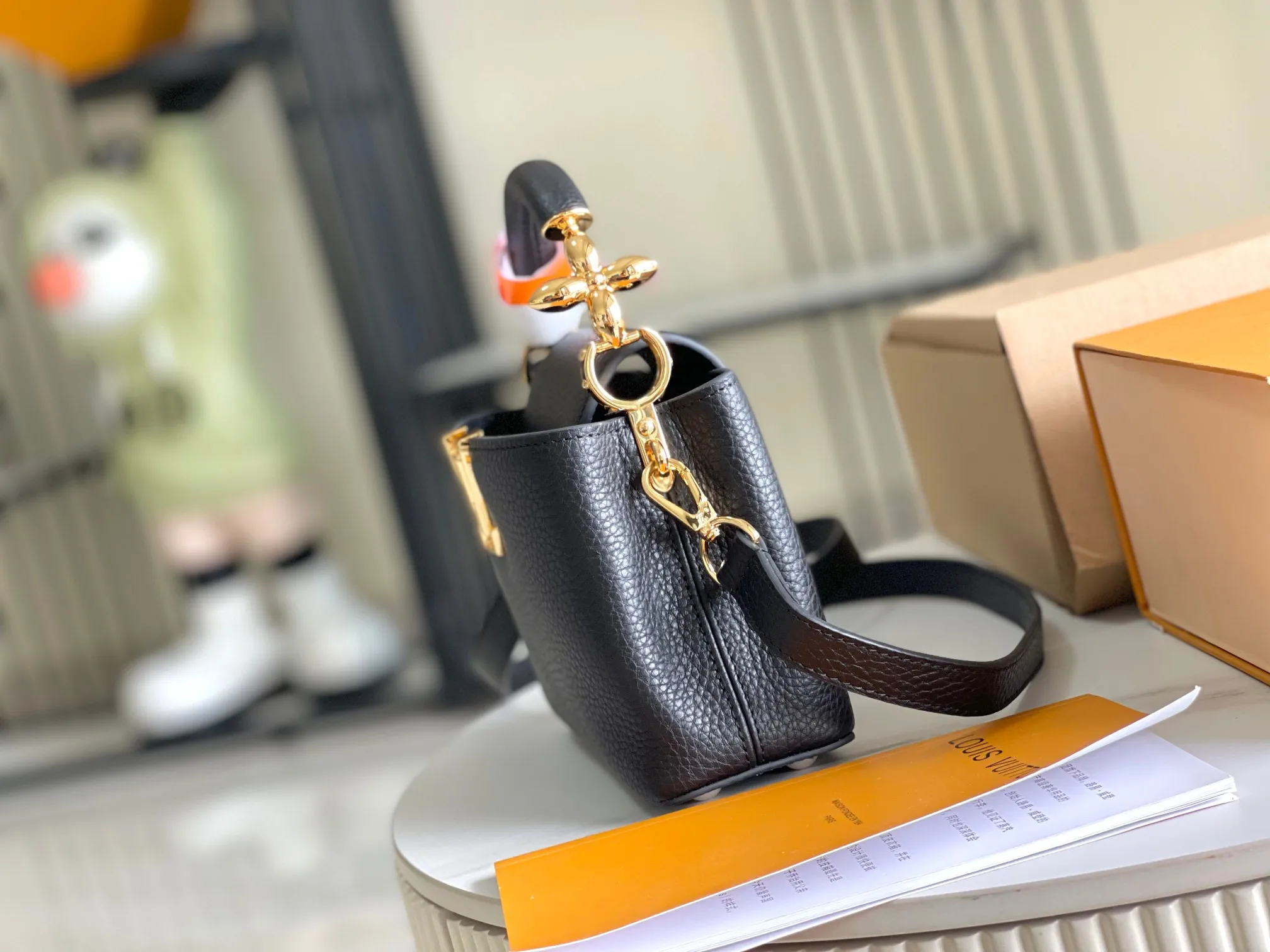 LVM23943 全粒面牛皮革手袋 女士斜挎包 - 细节图 3