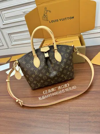<p>独家(正品原厂进口皮)首发型号 M45986私品 163动态UID  进口菱形面料  品质和材料第九次再次升级 专柜同步 动态电子芯片 礼品袋 保护纸 铜版电子标签 合格证 皮料是正品代工厂意大利A级树膏皮 私品 是在于品质 五金 面料 手工 油边 是A级出品 拍摄图跟产品一致</p>