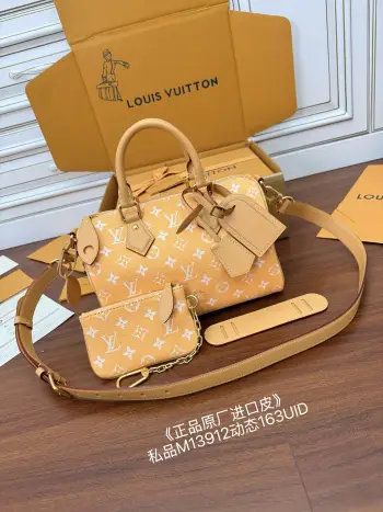 <p>独家(正品原厂进口皮)首发型号 M13912私品 163动态UID    品质和材料第九次再次升级 专柜同步 动态电子芯片 礼品袋 保护纸 铜版电子标签 合格证 皮料是正品代工厂意大利A级树膏皮 私品 是在于品质 五金 面料 手工 油边 是A级出品 拍摄图跟产品一致</p>