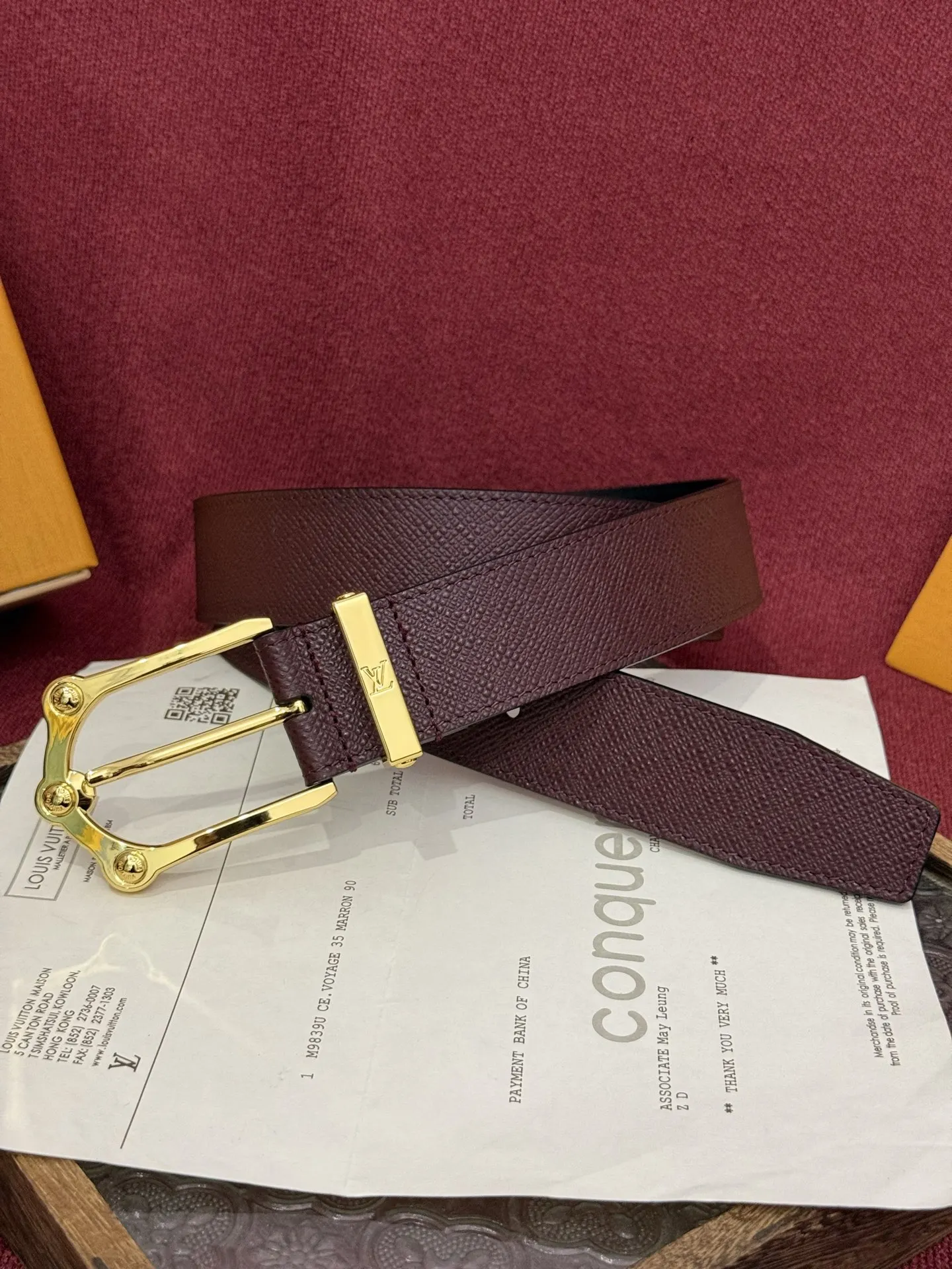 原单LV皮带|高仿LV皮带|精仿LV皮带|一比一LV皮带<p> The Frog 3.5mm Reversible Belt in Crocodile是一款优雅且富有感染力的作品 带有纹理感的牛皮材质提升了装饰扣件的立体质感 其上点缀着带有钯色装饰的字母图案 若想采用同样精致的设计风格 光滑而坚实的反面则呈现出更为简约的风格 </p>
