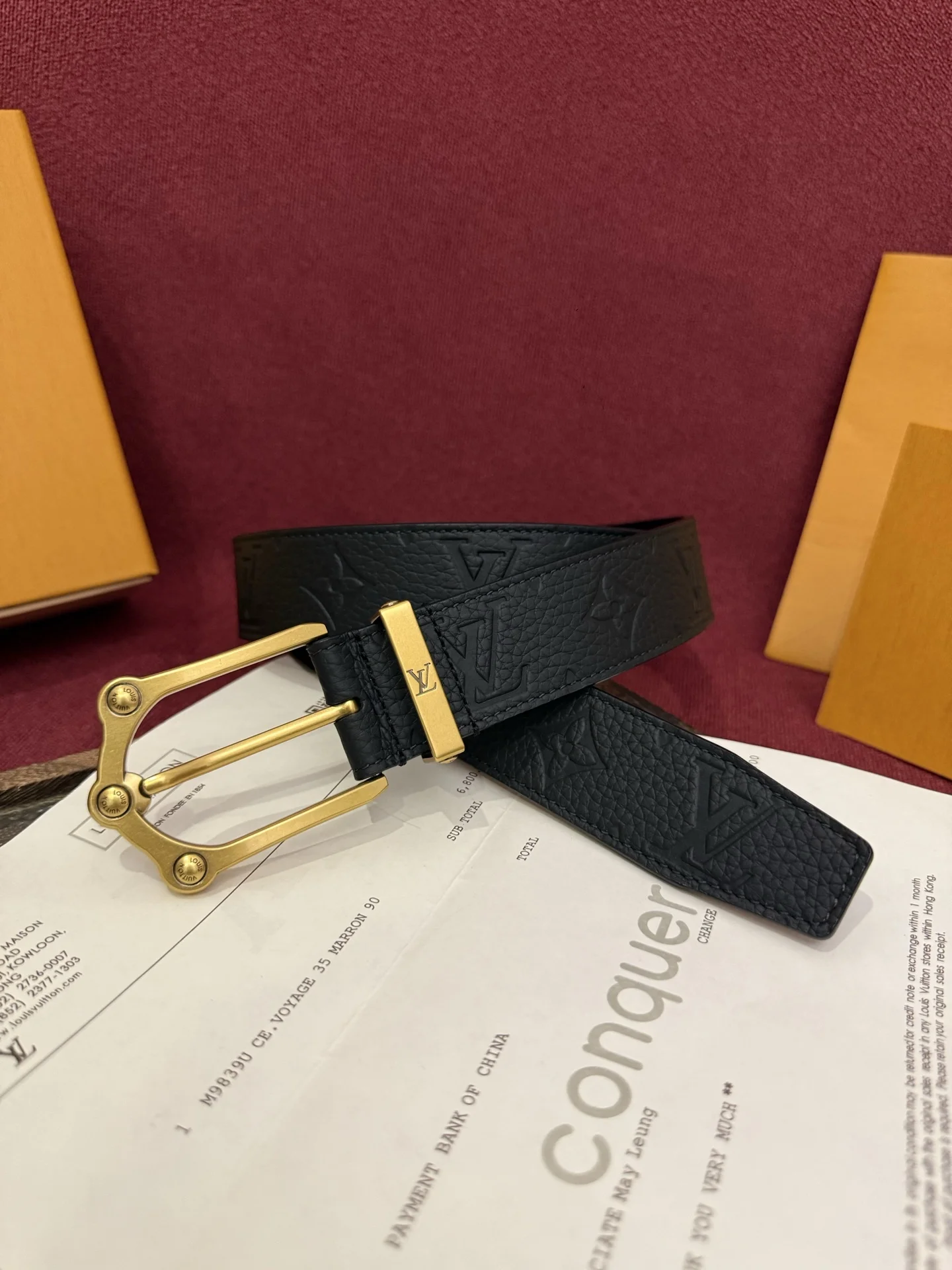 原单LV皮带|高仿LV皮带|精仿LV皮带|一比一LV皮带<p> The Frog 3.5mm Reversible Belt in Crocodile是一款优雅且富有感染力的作品 带有纹理感的牛皮材质提升了装饰扣件的立体质感 其上点缀着带有钯色装饰的字母图案 若想采用同样精致的设计风格 光滑而坚实的反面则呈现出更为简约的风格 </p>