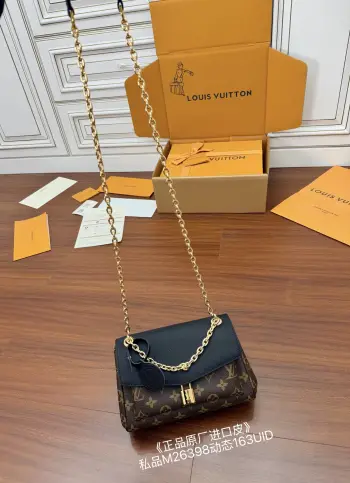 <p>独家(正品原厂进口皮)首发型号 M26398私品 163动态UID  进口菱形面料  品质和材料第九次再次升级 专柜同步 动态电子芯片 礼品袋 保护纸 铜版电子标签 合格证 皮料是正品代工厂意大利A级树膏皮 私品 是在于品质 五金 面料 手工 油边 是A级出品 拍摄图跟产品一致</p>