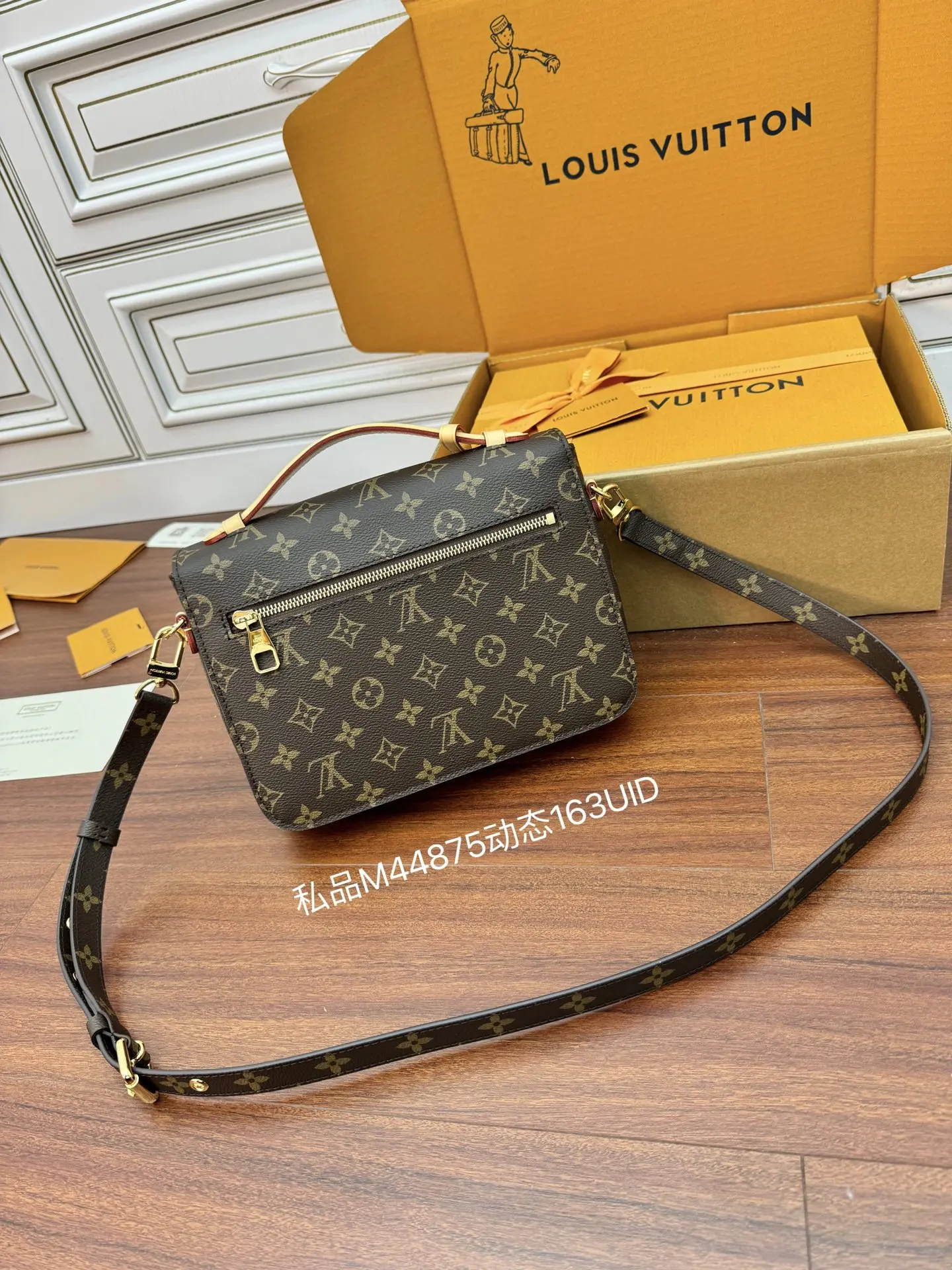 LVM44875 进口菱形手袋 女士斜挎包