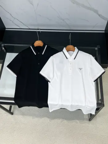 金属三角形徽标Polo衫