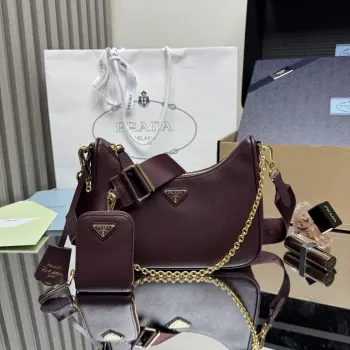 <p> 顶级原单  新版本 2023爆款升级版baokuanqnylon Hobo手拎/腋下包1BH204原厂十字纹可拆卸P家 Re-Edition 2005 Saffiano皮革姓名铭牌 配钥匙扣 可拆卸可调式徽标织物肩带 可拆卸拉链式皮质小袋 可拆卸金属链条肩带 顶部拉链拉合 尼龙衬里 涂珐琅三角形金属徽标尺寸 长22Ｘ高18Ｘ宽6.5ＣＭ </p>