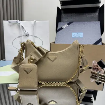 <p> 顶级原单  新版本 2023爆款升级版baokuanqnylon Hobo手拎/腋下包1BH204原厂十字纹可拆卸P家 Re-Edition 2005 Saffiano皮革姓名铭牌 配钥匙扣 可拆卸可调式徽标织物肩带 可拆卸拉链式皮质小袋 可拆卸金属链条肩带 顶部拉链拉合 尼龙衬里 涂珐琅三角形金属徽标尺寸 长22Ｘ高18Ｘ宽6.5ＣＭ </p>