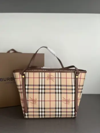 <p> 最经典的子母包购物袋回货咯 内配可拆式小包 性价比超高 经典永不落伍的时尚 B家控必不可少的一款尺寸26x28x10</p>