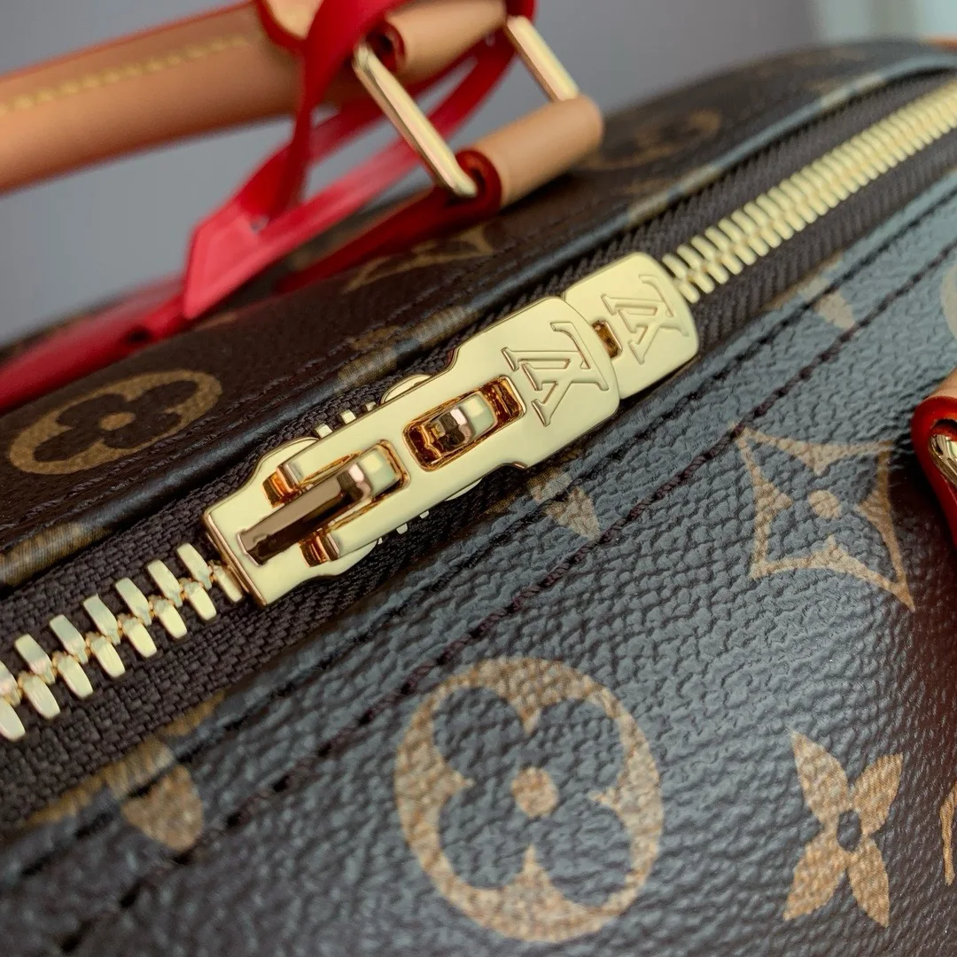 Louis Vuitton M11945 Reading Glasses Chain Handbag Women s Shoulder Bag - Detail view 5