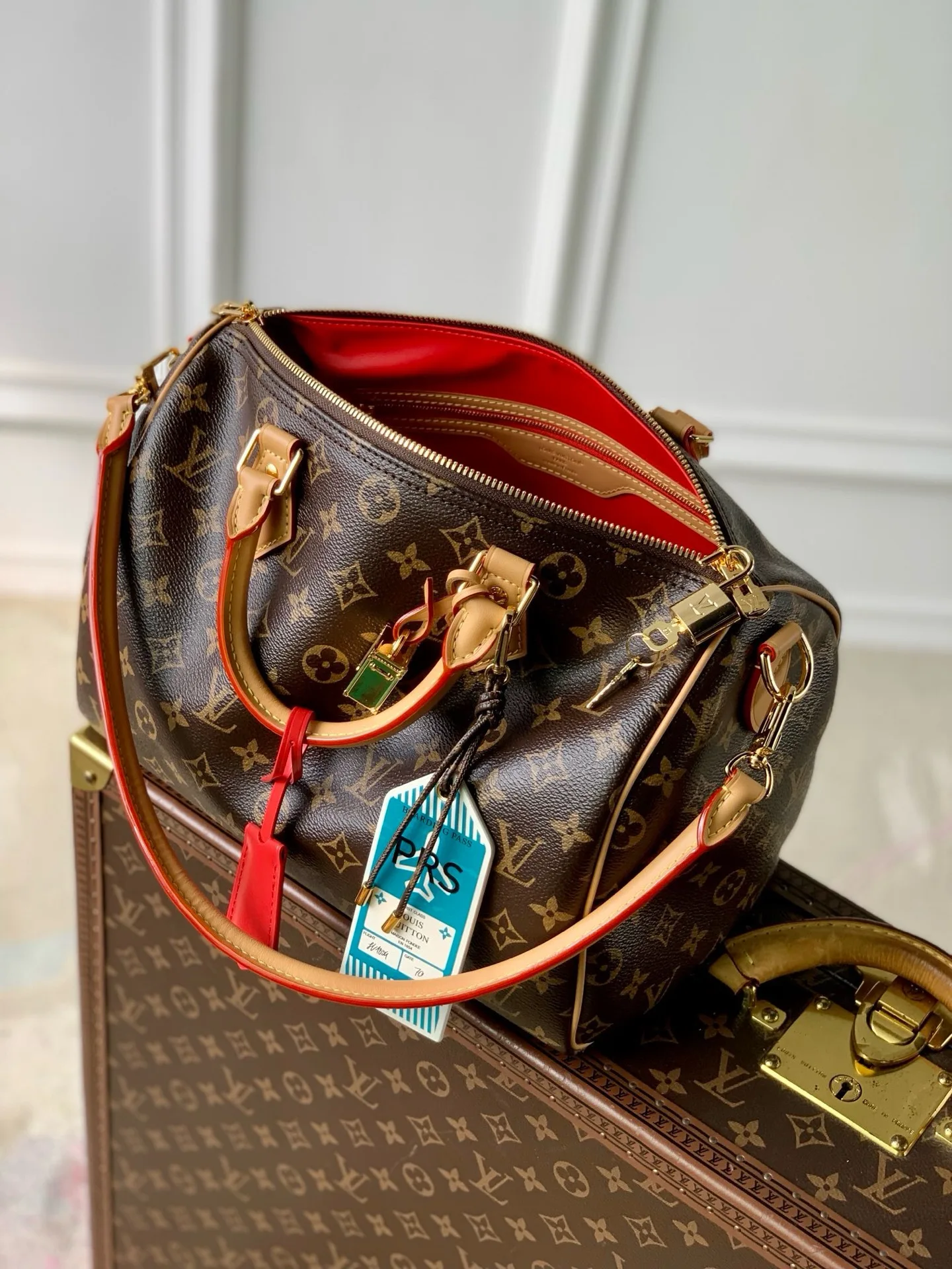 Louis Vuitton M11945 Reading Glasses Chain Handbag Women s Shoulder Bag - Detail view 9