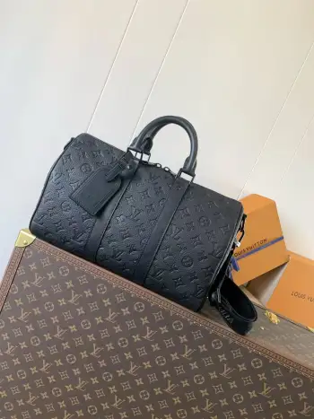 <p>顶级原单 变码芯片</p><p>M46655黑花 M22765压花 </p><p>本款 驴家 Keepall Bandouliere 35 手袋借 Monogram Eclipse 涂层帆布传递内敛气度 皮革顶部手柄 侧带和金属件彰显经典传承 可拆卸并调节的肩带实现舒适肩背 34.0 x 21.0 x 16.0 厘米 (长 x 高 x 宽)<p>   手柄 双手柄</p>