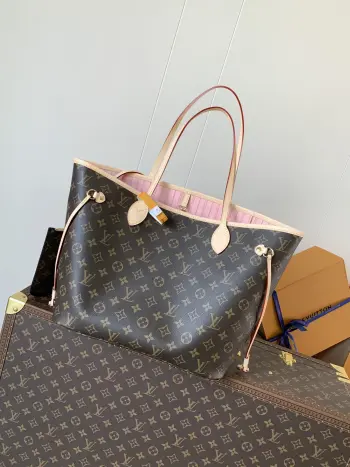 <p>顶级原单 经典购物袋</p><p>NEVERFULL 中号手袋</p><p>型号 M41177红 M40995杏 M50366粉</p><p>尺寸 31x28.5x17cm</p>