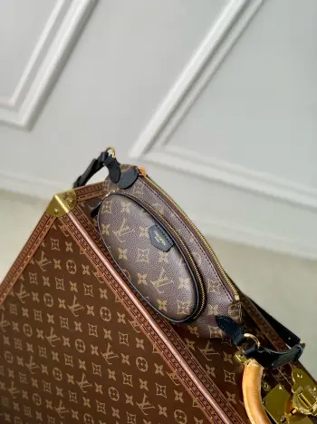 <p>顶级原单 变码芯片163c</p><p>正品开发Keepit 腰包于 2025 春夏秀场初次亮相 选用 Monogram 涂层帆布裁出紧凑构型 搭配可调节肩带和拉链外隔层 以多种背携方式实现日常所需的轻松随行 正面皮革标签抒写路易威登标识 型號:M14806 尺寸:29x12x6CM</p>