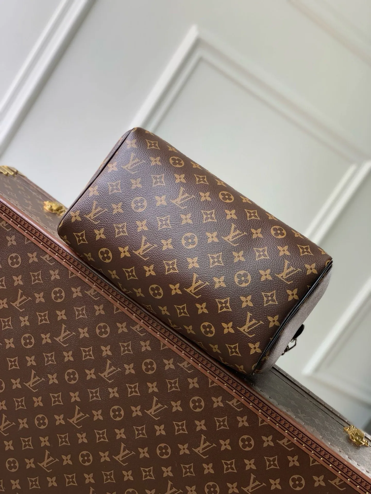 Louis Vuitton M12243 Reading Glasses Chain Handbag Women s Shoulder Bag - Detail view 4