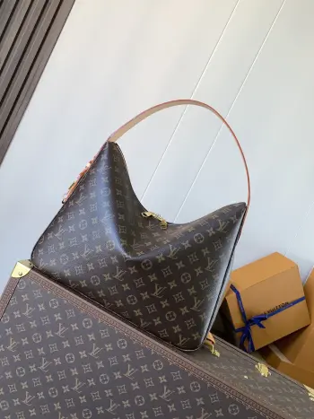 <p>顶级原单 动态变码芯片163c M12098 本款Slouchy中号手袋以Monogram帆布构筑别致轮廓 借崭新挂锁和名牌等金属件点亮工致细节 宽敞内部空间可容纳短款钱夹 智能手机和13寸笔记本电脑 成就通勤办公或周末出行佳选 尺寸 40 × 31 × 11 cm</p>