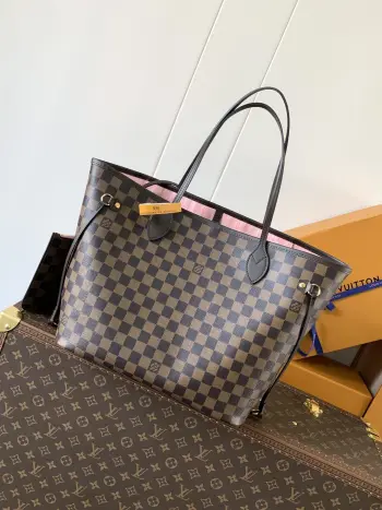 <p>顶级原单 经典购物袋</p><p>NEVERFULL 中号手袋</p><p>型号 N41358红 N41603粉</p><p>尺寸 31x28.5x17cm</p>