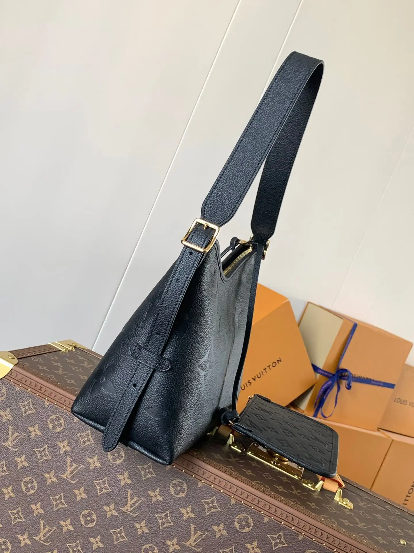 LVM47180 大象灰压花手袋 女士单肩包 - 细节图 2