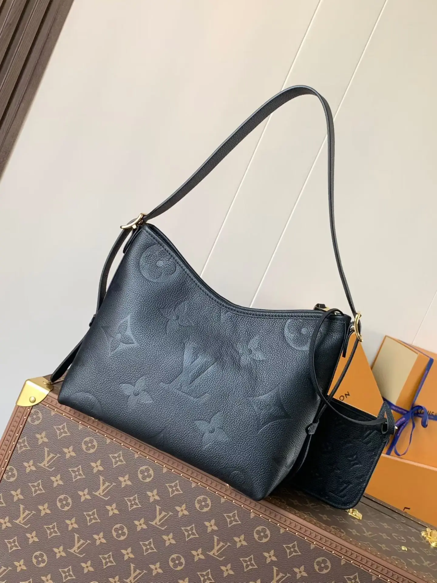 LVM47180 大象灰压花手袋 女士单肩包 - 细节图 3