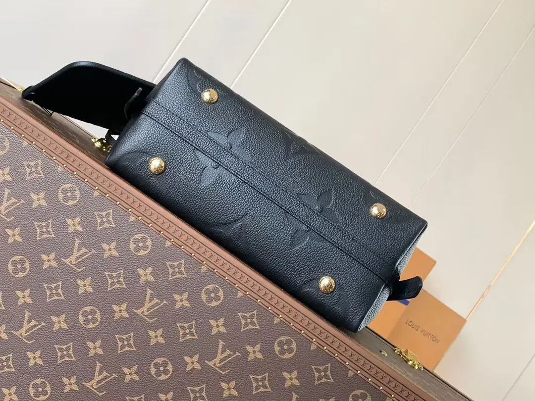 LVM47180 大象灰压花手袋 女士单肩包 - 细节图 4