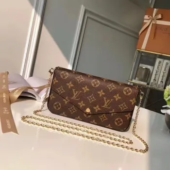 <p>顶级原单 M61276本款 Pochette Felicie 链条包选用 Monogram 帆布和微纤维内衬 搭配按扣翻盖 拉链袋和设有卡片夹层的贴袋均可拆卸 系上金属链条即可肩背或斜挎 12 x 3 x 21 厘米 (高 x 宽 x 长度)</p>