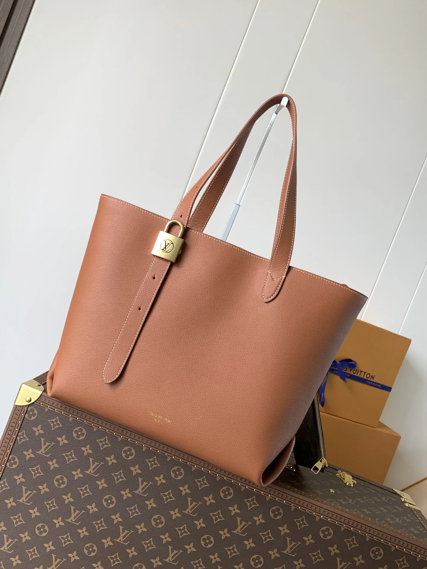 LVM25341 粒面牛皮革手袋 女士单肩包