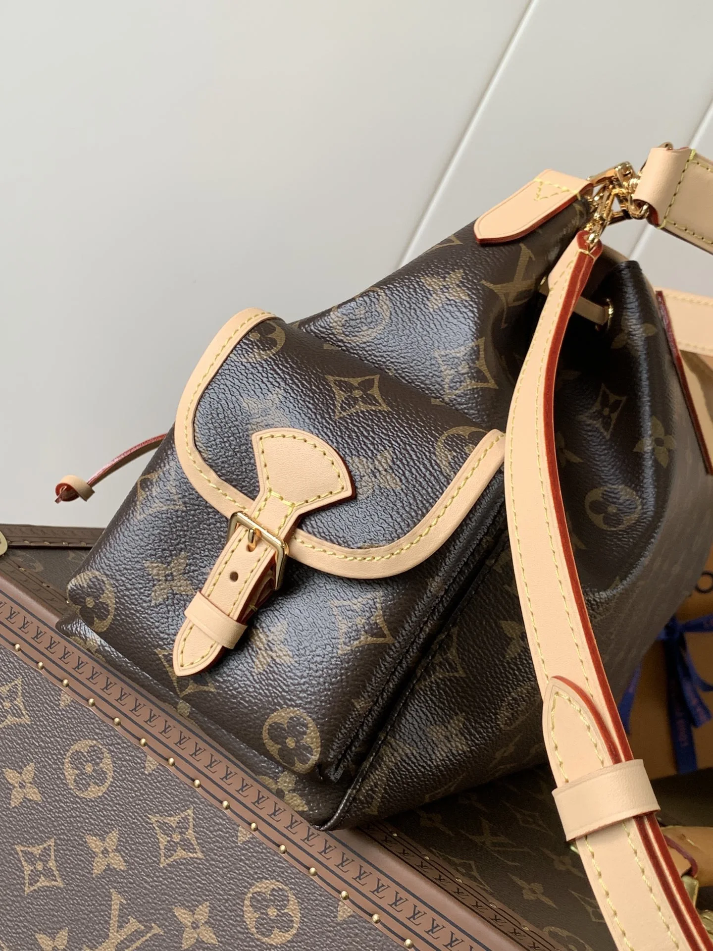 LVM26040 中号手袋 女士斜挎包 - 细节图 7