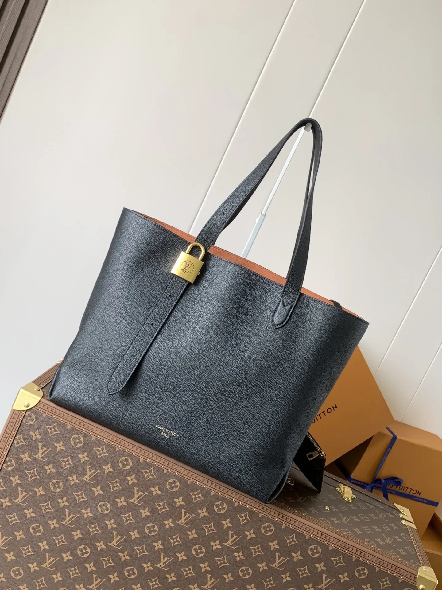 LVM25341 粒面牛皮革手袋 女士单肩包