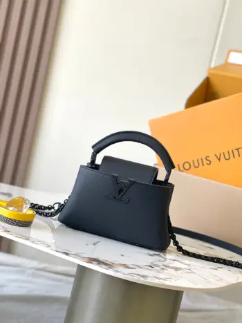 <p> 特级MB动态芯片版原厂皮 </p><p>本款CarryAll mini 手袋</p><p>型号 M23955黑色动态芯片</p><p>材料 A级全钢五金 进口原厂牛皮</p>尺寸 22x12×8cm</p>
