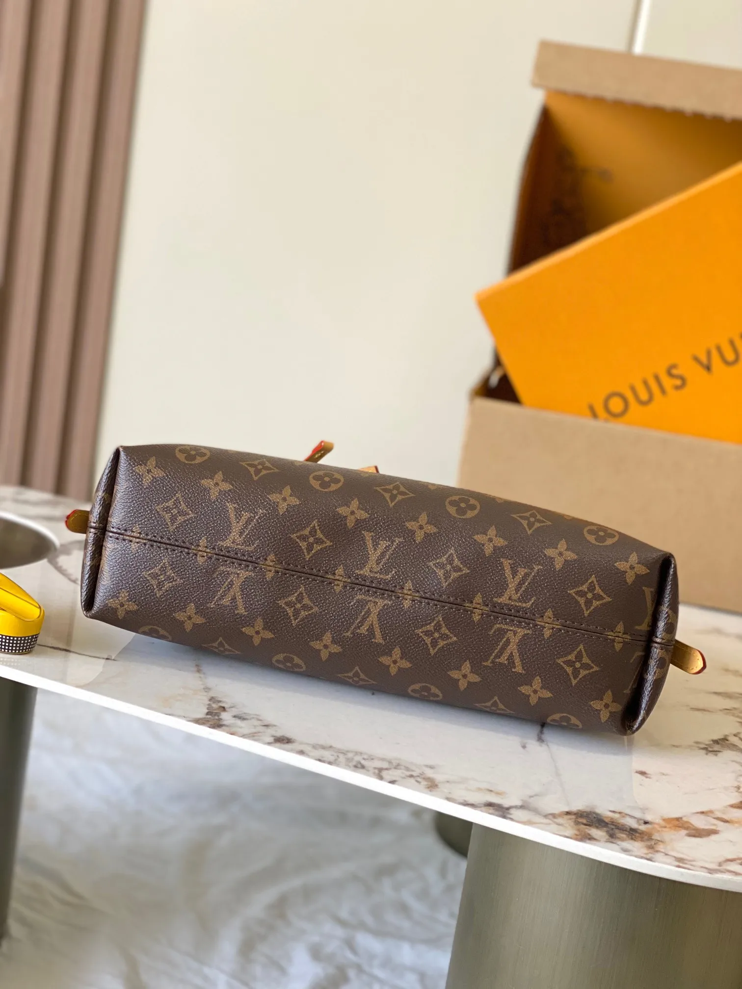 Louis Vuitton M28101 All-Steel Hardware Handbag Women s Shoulder Bag - Detail view 4