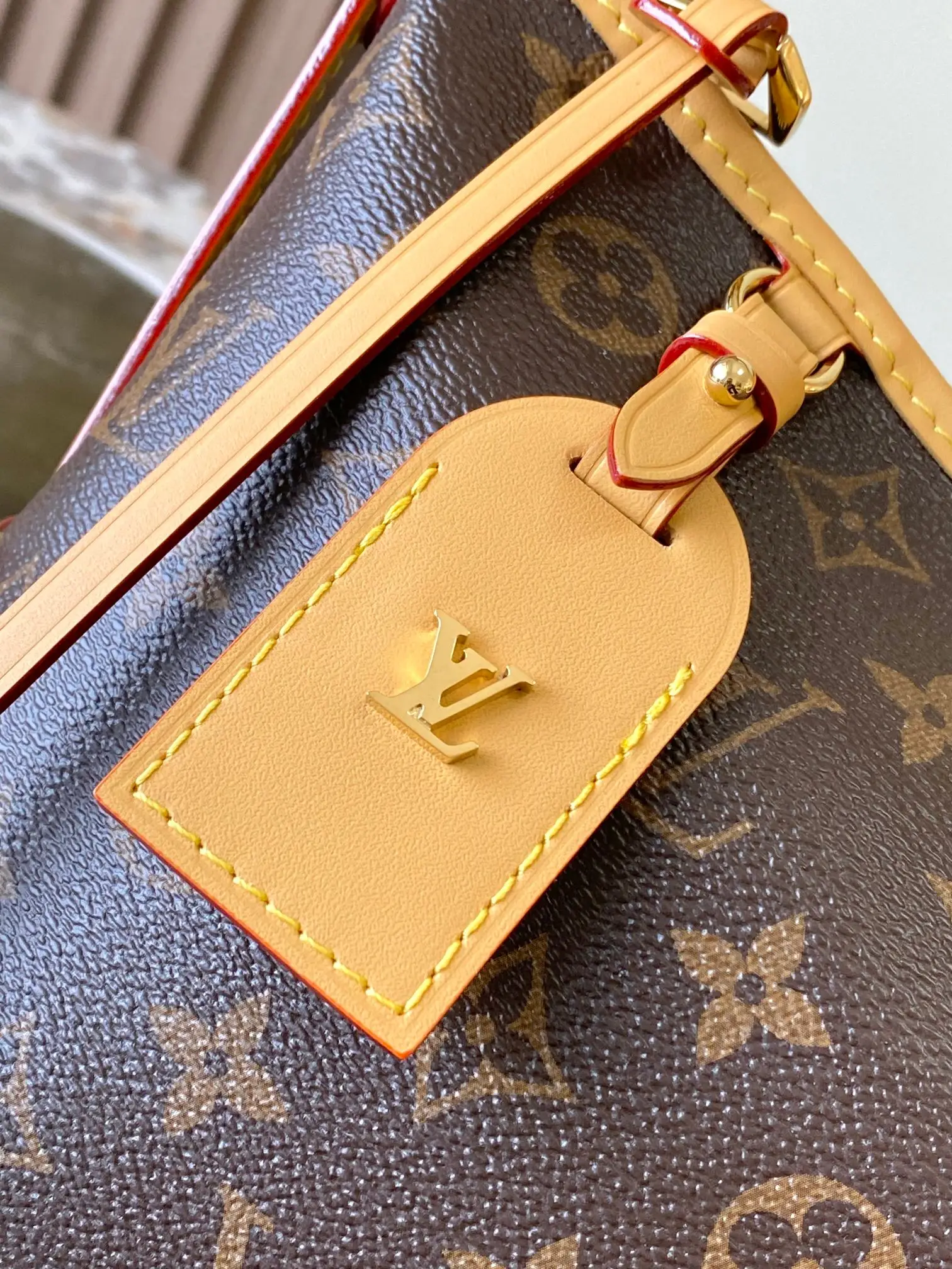 Louis Vuitton M28101 All-Steel Hardware Handbag Women s Shoulder Bag - Detail view 5