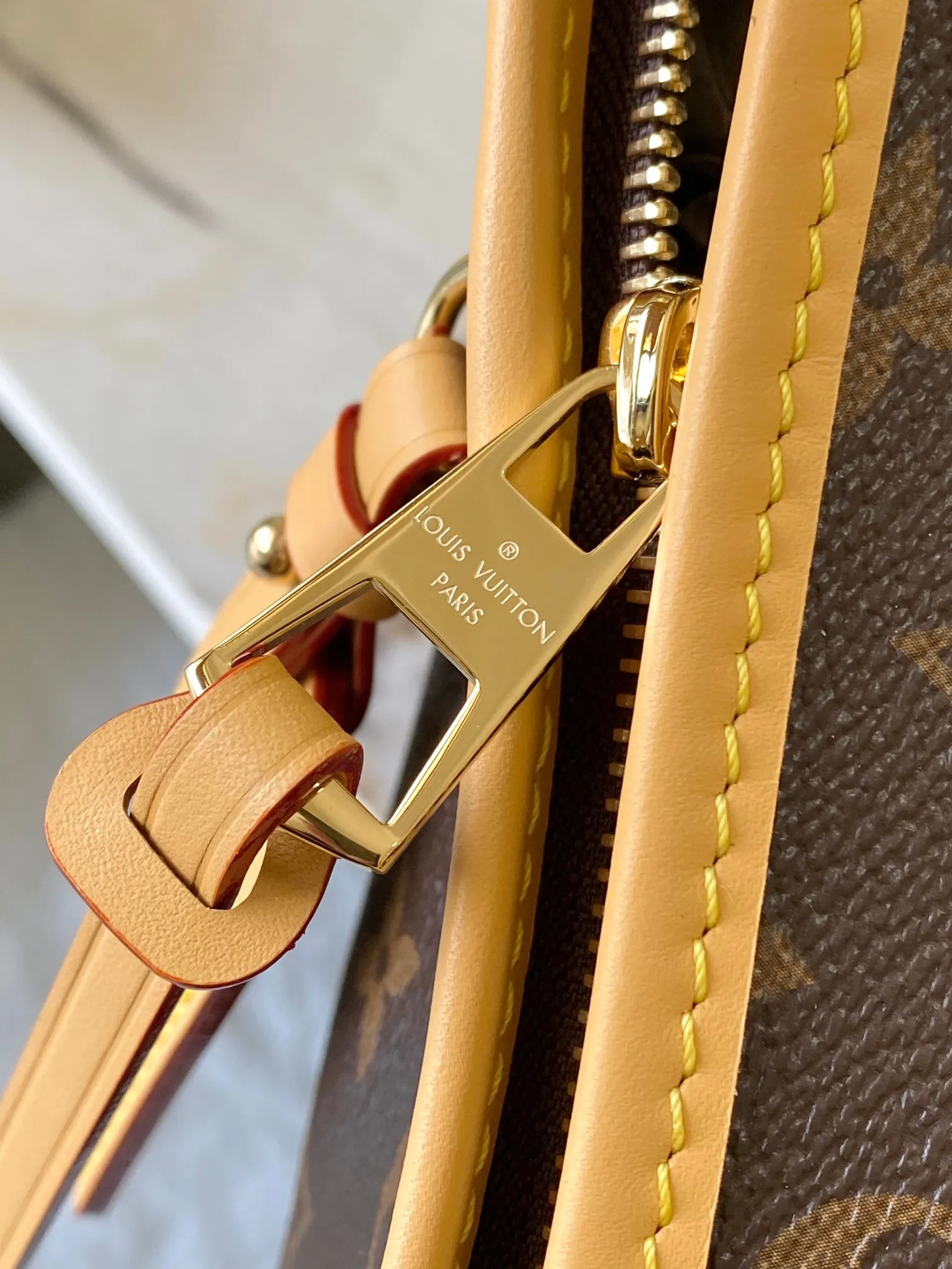 Louis Vuitton M28101 All-Steel Hardware Handbag Women s Shoulder Bag - Detail view 6