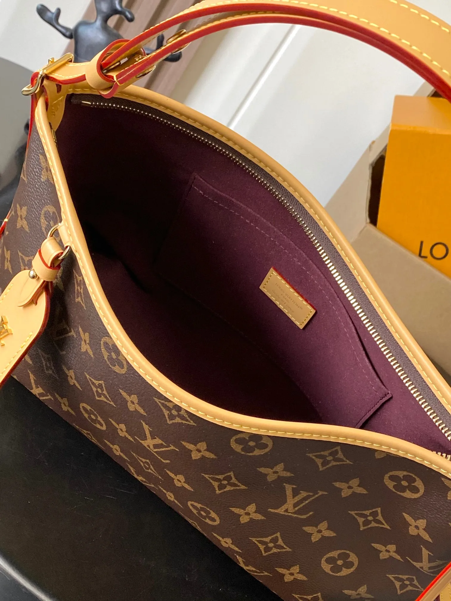 Louis Vuitton M28101 All-Steel Hardware Handbag Women s Shoulder Bag - Detail view 9