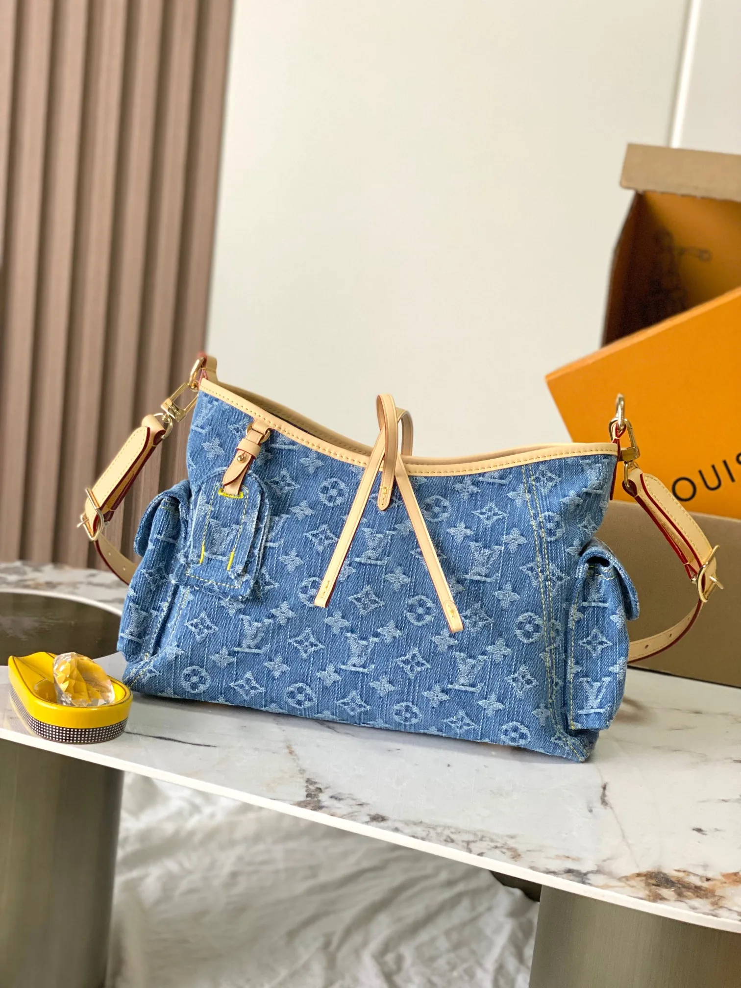 <p> 特级MB163c芯片版原厂皮 </p><p>本款 Carryall Cargo 小号手袋</p><p>型号 M28287</p><p>材料 A级全钢五金 进口原厂面料</p>尺寸 33.5x23x15 cm</p>