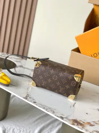 <p> 特级MB163c芯片版原厂皮 </p><p>本款 Locker Dopp Kit 硬箱</p><p>型号 M29313</p><p>材料 A级全钢五金 进口原厂面料</p>尺寸 19 x 11 x 10 cm</p>