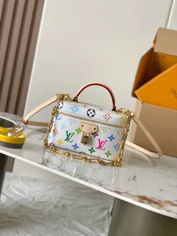 <p>  特级MB原厂皮 </p><p>本款Vanity Pouch手袋</p><p> 型号 M13662白彩163C芯片版</p><p> 材料 A级全钢五金 进口原厂牛皮</p> 尺寸 19x11.5x6.5cm</p>