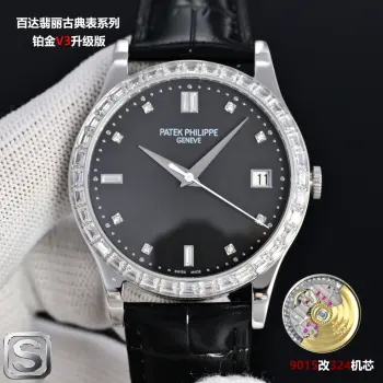 <p>TW经典再续 百达翡丽 PP  R28 古典表系列——5296-001 铂金V3升级版  薄而有质1.完善表壳细节 提升打磨质量 独家还原出正品的完美比例和特有质感 日历窗口改大小与正品一致 而非普通正常窗口 2.刻度 指针采用最新的贵金属电镀技术加持 效果更佳出彩 3. 锅盖型 微凸蓝宝表镜   版型与正品一致 效果通透 辨时清晰  引领一体机时代 采用定制版Cal.9015改324机芯 更薄 更稳 更像  表带 经典意大利小牛皮表带 纹路清晰 质感上乘 针式表扣打磨齐整光亮 通用原装无压力 高贵如斯 经典永恒 一旦拥有 别无所求   太阳出品精致推荐男士机械腕表 </p>