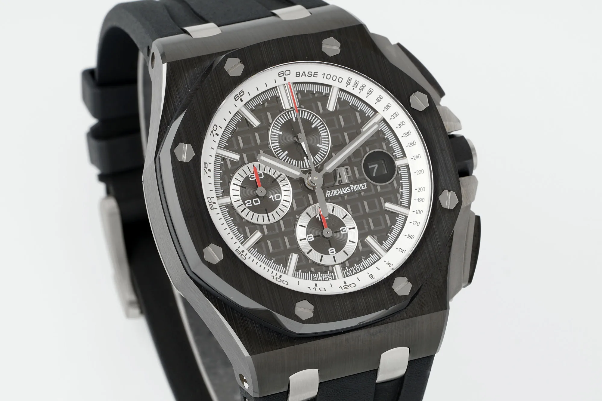 Audemars Piguet Royal Oak Offshore 26400 Series Men s Mechanical Watch - Detail view 2