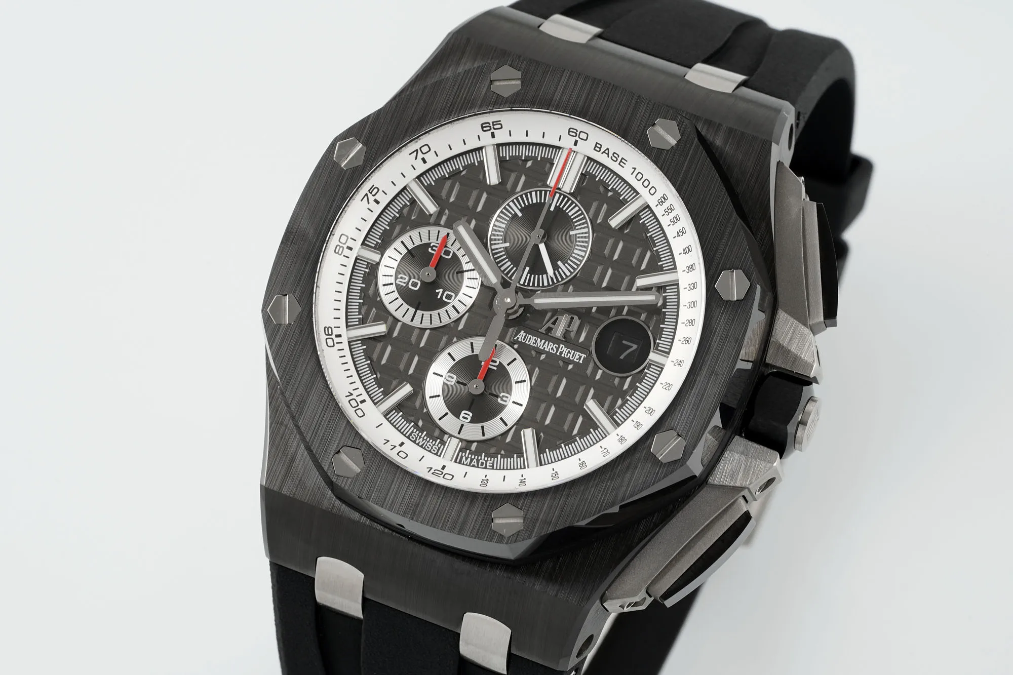 Audemars Piguet Royal Oak Offshore 26400 Series Men s Mechanical Watch - Detail view 3