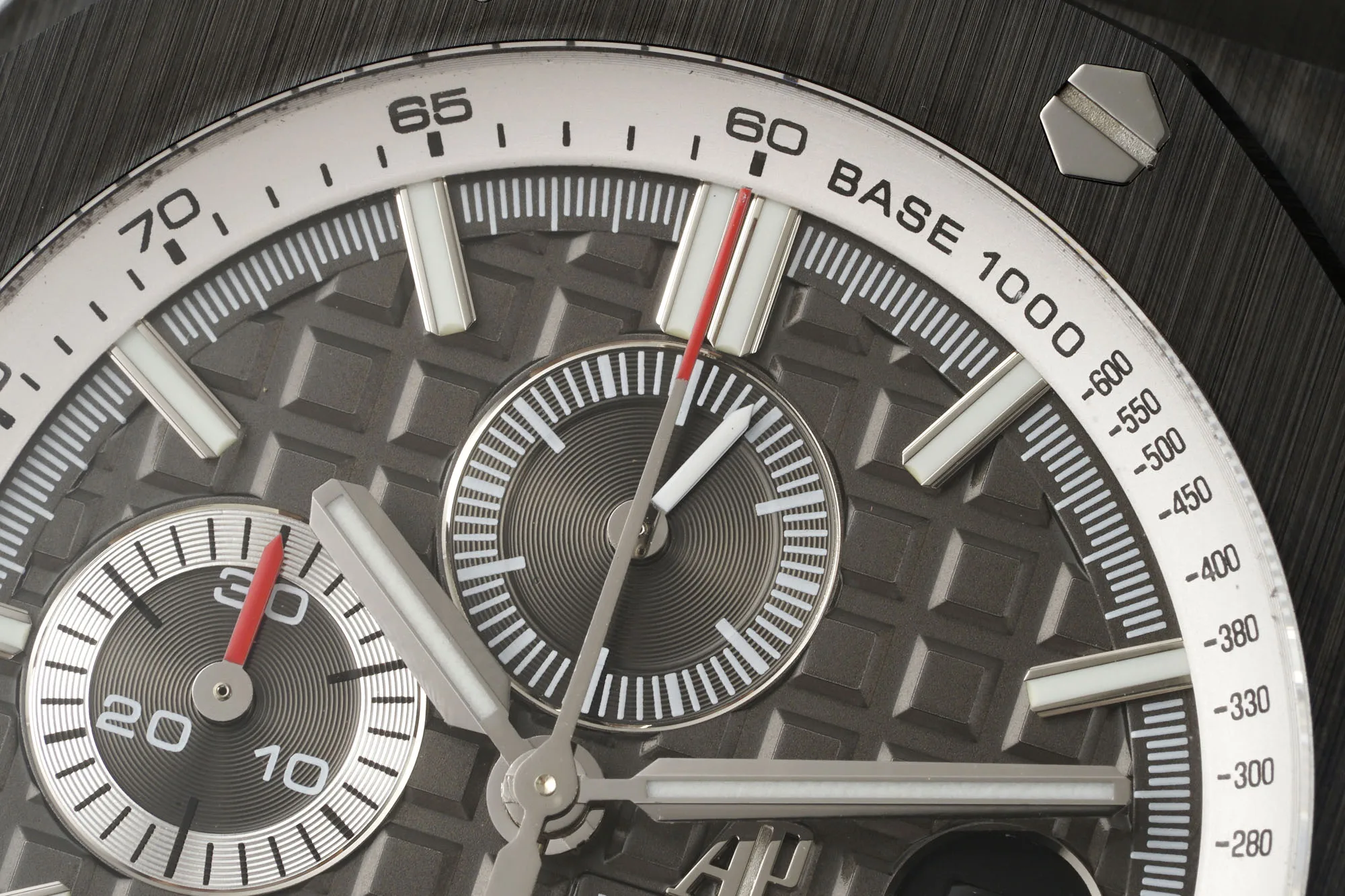 Audemars Piguet Royal Oak Offshore 26400 Series Men s Mechanical Watch - Detail view 4