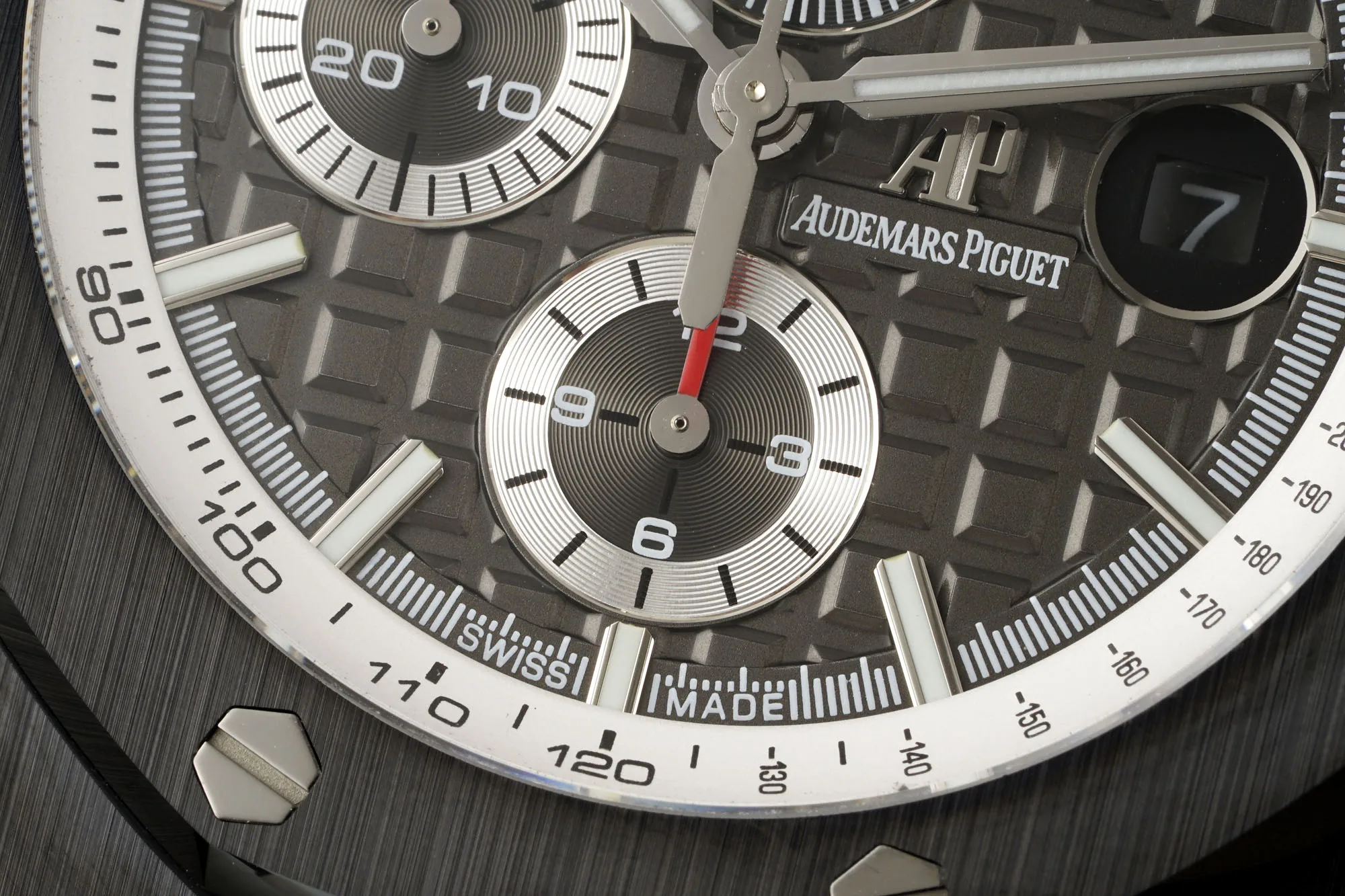 Audemars Piguet Royal Oak Offshore 26400 Series Men s Mechanical Watch - Detail view 5
