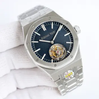 <p>太阳出品出品 </p><p>OMF 首款 AP 爱彼 真陀飞轮正式推出</p><p>爱彼皇家橡树 OR6 </p><p> 自动上链陀飞轮腕表 </p><p>AP钢王之称号</p><p>OMF厂用原装表带开模使表带细腻的拉丝纹并且不会锋利割手 表带厚度和关节跟足原装一致 对细节一丝不苟.表带头粒连接表头处与正品一致的活动缓冲设计 让佩戴更贴近手腕更舒服  表扣的开关设计和质感与表扣的雕刻工艺均与正品一致 </p>