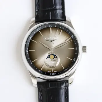 <p> 臻于品质 感受经典 TW出品 LONGINES 浪琴 名匠月相 42mm腕表  LM1 搭载复刻L899.5一体机芯 所有功能同步原装  </p><p> 三大市场唯一  </p><p>  摆轮板镂空对版最新L899.5机芯剔除摆夹板微调螺丝   </p><p>  自动陀真小轴承 注意 此轴承并非贴片 没有浪琴机芯专用工具请不要乱拆  </p><p>  唯一镜面效果月相盘 完美还原原装 </p><p>专注良心好品质.</p><p>          ——Tw  Factory    太阳出品精致推荐男士多功能机械腕表 </p>