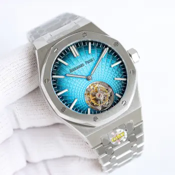 <p>太阳出品出品 </p><p>OMF 首款 AP 爱彼 真陀飞轮正式推出</p><p>爱彼皇家橡树 OR6 </p><p> 自动上链陀飞轮腕表 </p><p>AP钢王之称号</p><p>OMF厂用原装表带开模使表带细腻的拉丝纹并且不会锋利割手 表带厚度和关节跟足原装一致 对细节一丝不苟.表带头粒连接表头处与正品一致的活动缓冲设计 让佩戴更贴近手腕更舒服  表扣的开关设计和质感与表扣的雕刻工艺均与正品一致 </p>