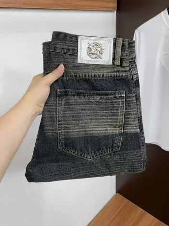 早春最新款牛仔裤