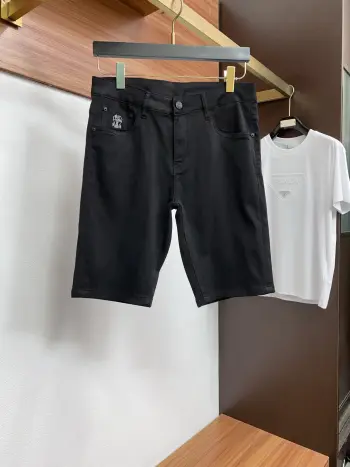早春最新款牛仔短裤