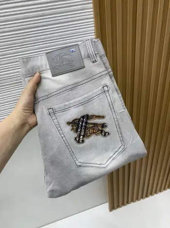 早春最新款牛仔裤