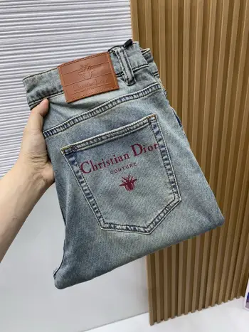 早春最新款牛仔裤
