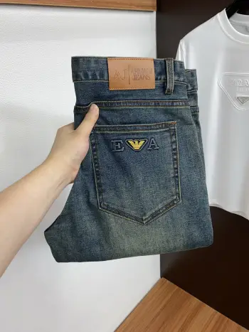 早春最新款牛仔裤
