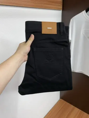 早春最新款牛仔裤