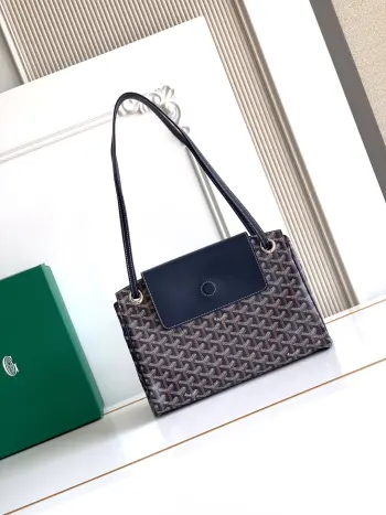 <p>Rouette bag鲁爱包体现了 Goyar之家的模块化原则 由于采用固定滑动肩带 折叠式侧翼和磁性皮革翻盖 它提供了 22 种不同的背法 因此 它将满足所有风格和需求 随时变换不同造型 </p><p>23 cm x 14 cm x 31 cm</p><p> 6685-蓝色</p>