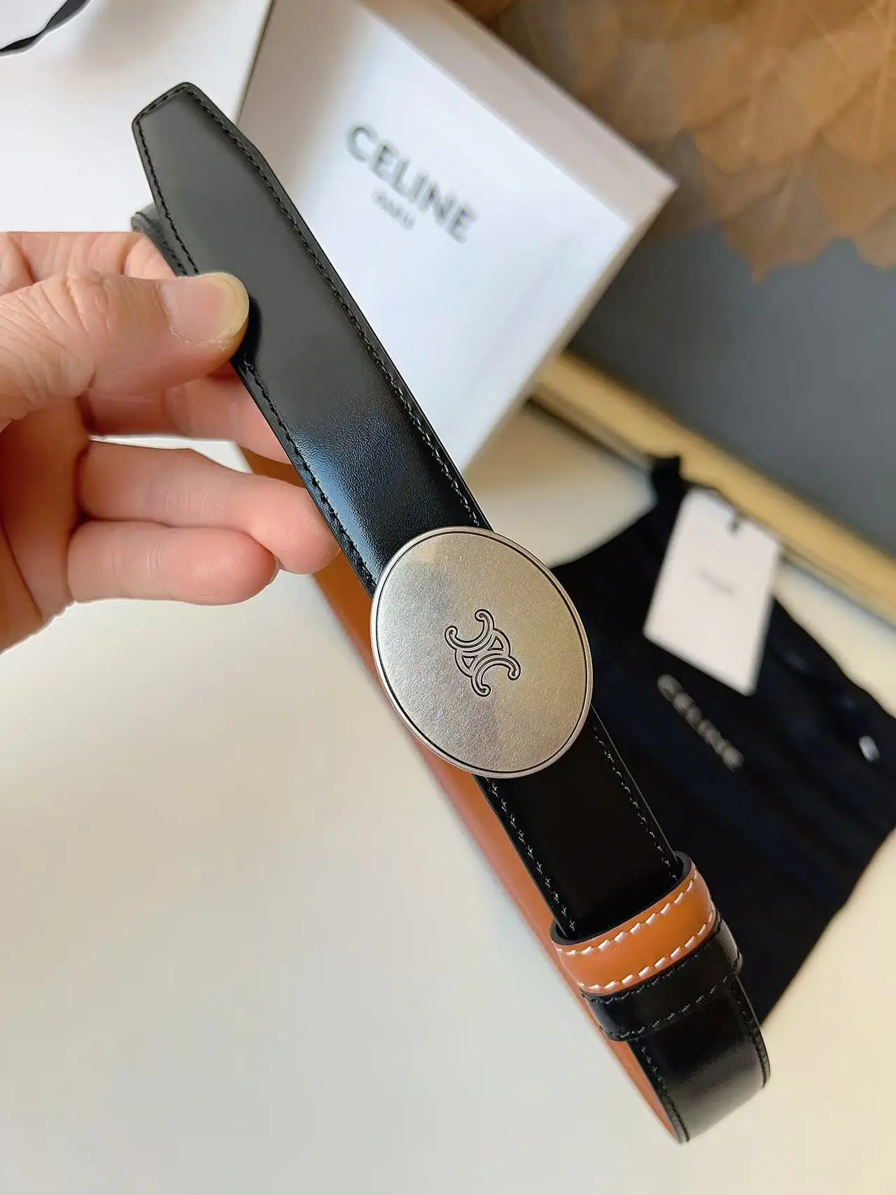 原单赛琳皮带|高仿赛琳皮带|精仿赛琳皮带|一比一赛琳皮带<p> Celine 赛琳</p>2.5cm 凯旋门新款 双面进口头层小牛皮 质感细腻 丝滑 高端品质 做工精细 双面可用 </p>